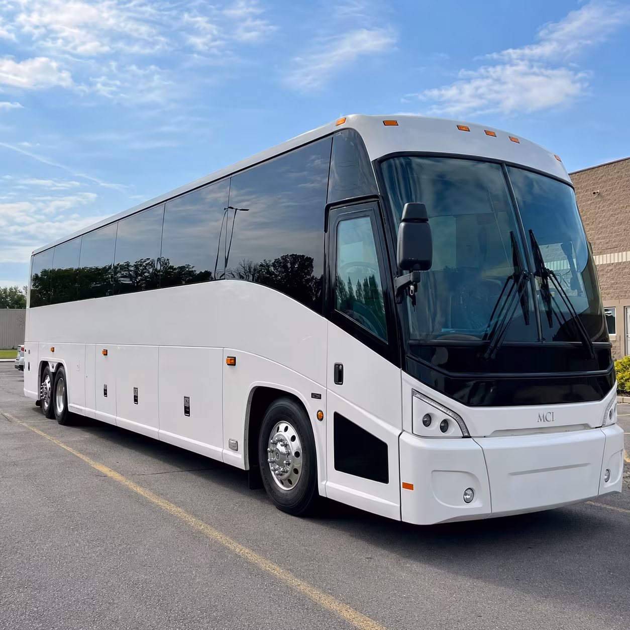 charter buses to simmons bank arena and long distance concert runs